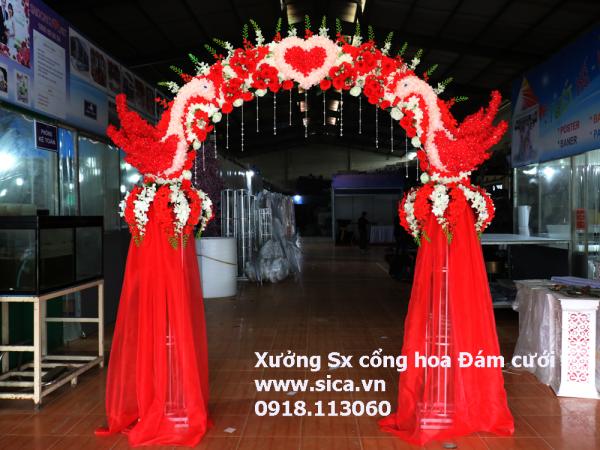 Cổng hoa cưới chim hạt trang trí hoa trắng đỏ