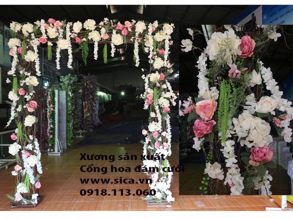 Cổng hoa đám cưới kết hợp cành cây khô