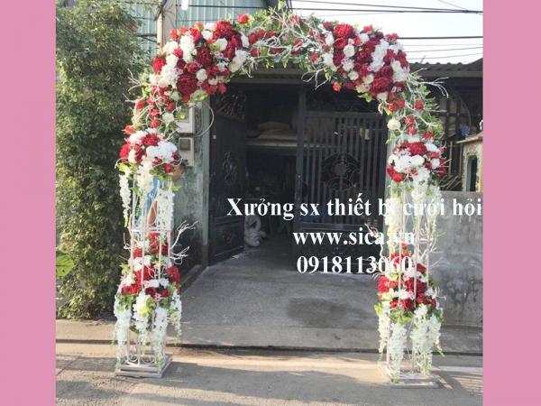 Công cưới hoa hồng , chân bánh kem